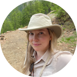 circle-cutout-robin-enhanced-600px